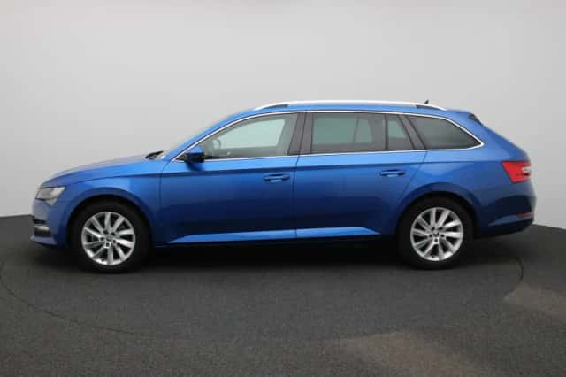 Škoda Superb (2022) thumbnail 4