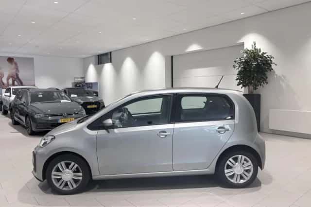 Volkswagen Up! (2017) thumbnail 2