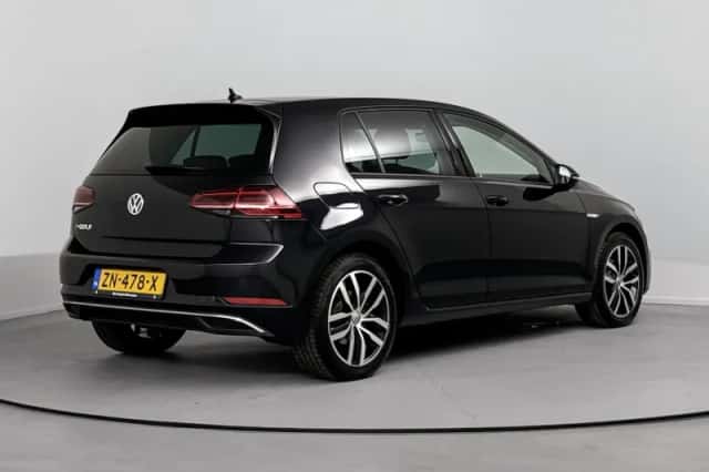 Volkswagen E-Golf (2019) thumbnail 4