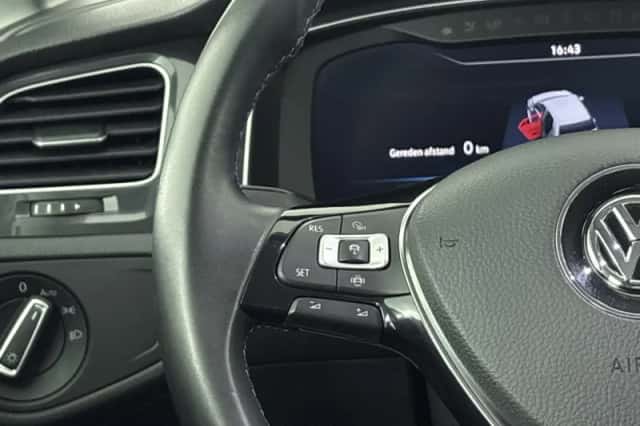 Volkswagen E-Golf (2019) thumbnail 6