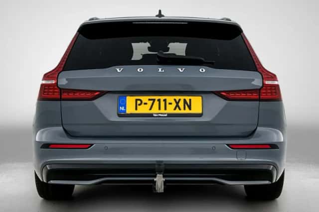 Volvo V60 (2022) thumbnail 3