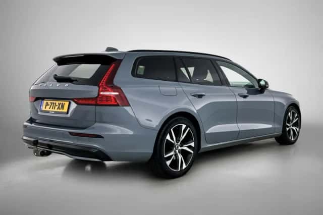 Volvo V60 (2022) thumbnail 4