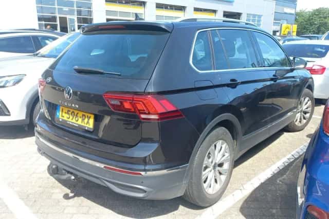 Volkswagen Tiguan (2021) thumbnail 4