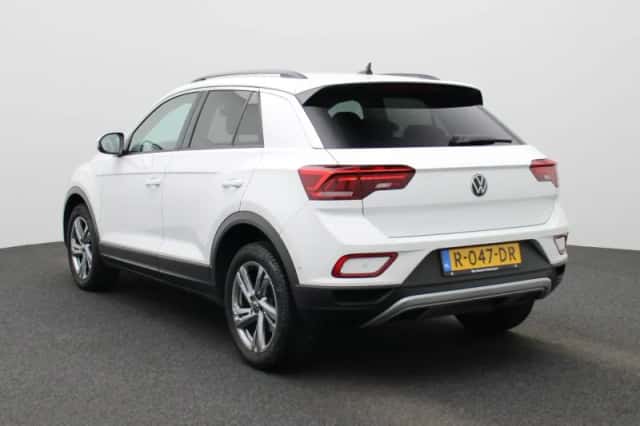 Volkswagen T-Roc (2022) thumbnail 2