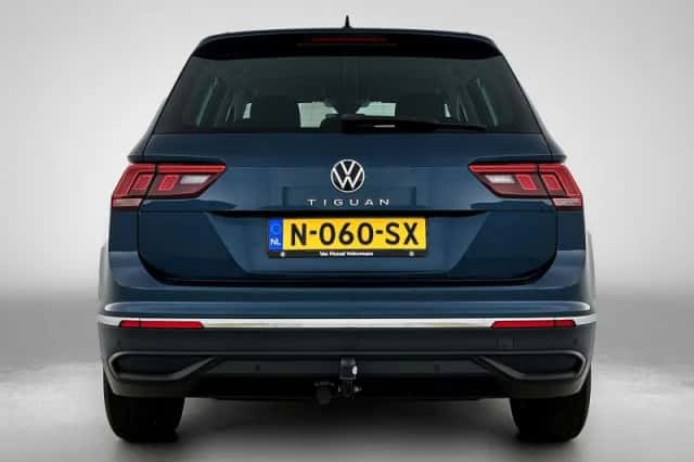Volkswagen Tiguan (2021) thumbnail 3