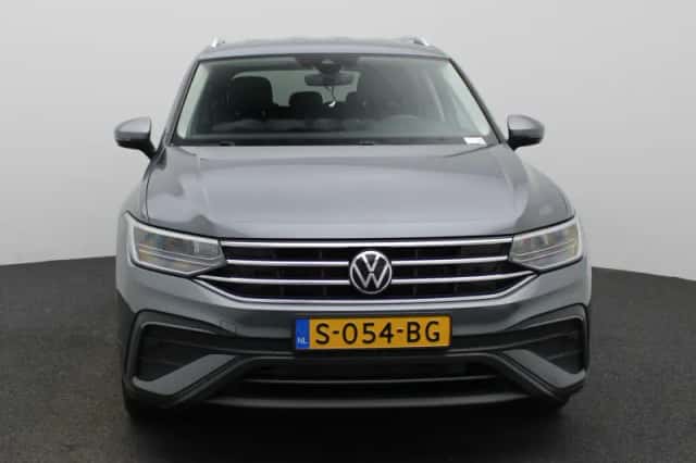 Volkswagen Tiguan (2023) thumbnail 3