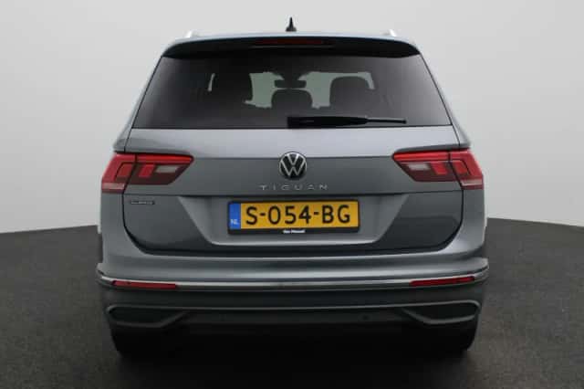 Volkswagen Tiguan (2023) thumbnail 5