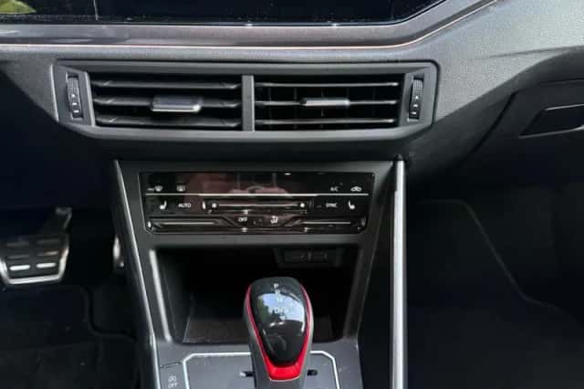 Volkswagen Polo (2024) thumbnail 2