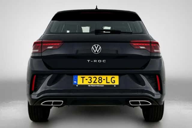 Volkswagen T-Roc (2023) thumbnail 3