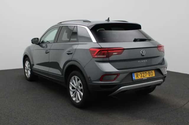Volkswagen T-Roc (2022) thumbnail 2