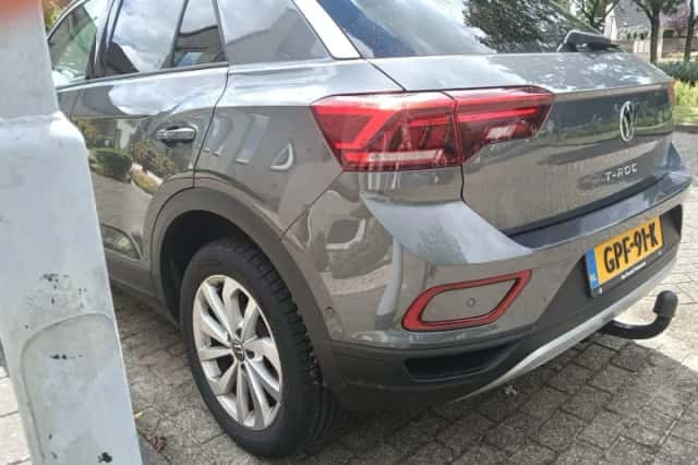 Volkswagen T-Roc (2024) thumbnail 3