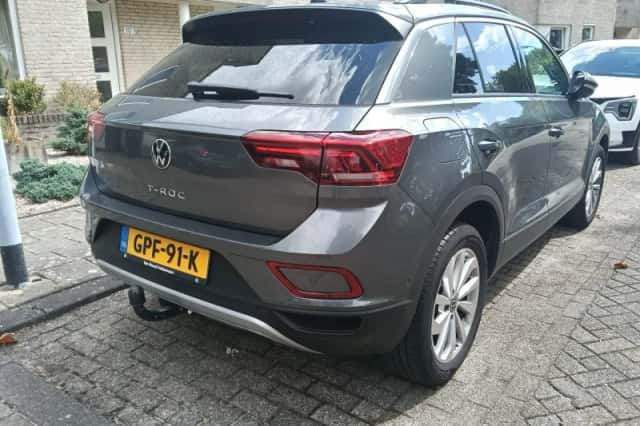 Volkswagen T-Roc (2024) thumbnail 4