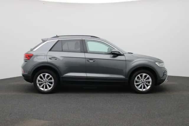 Volkswagen T-Roc (2024) thumbnail 6
