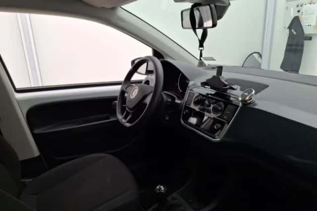 Volkswagen Up! (2021) thumbnail 3