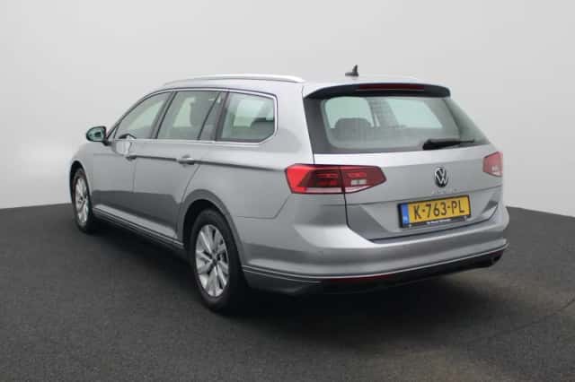 Volkswagen Passat (2021) thumbnail 2