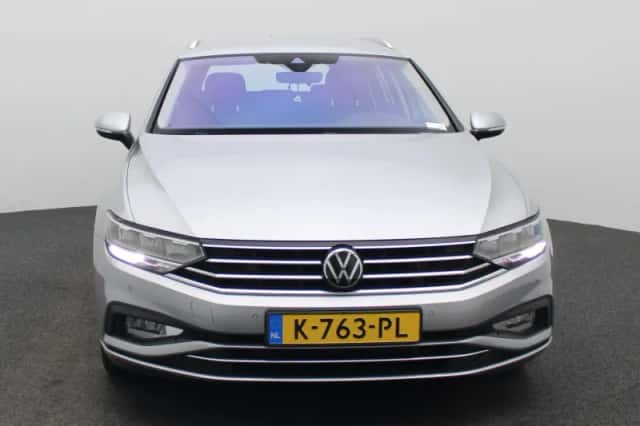 Volkswagen Passat (2021) thumbnail 3
