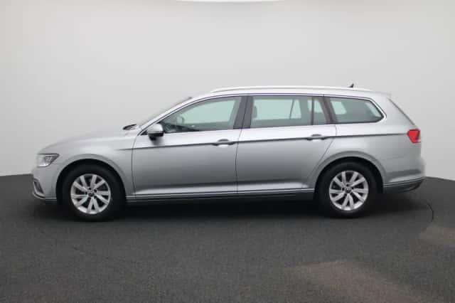 Volkswagen Passat (2021) thumbnail 4