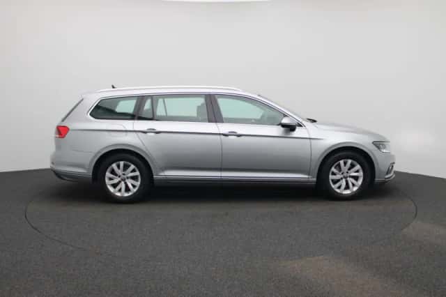 Volkswagen Passat (2021) thumbnail 6