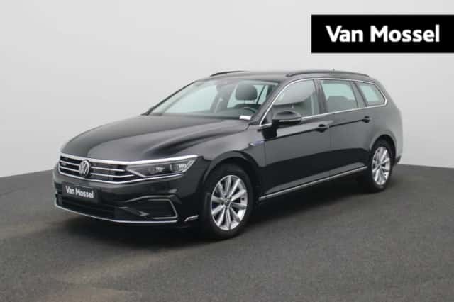 Volkswagen Passat (2022) thumbnail 1