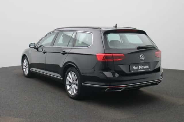 Volkswagen Passat (2022) thumbnail 2