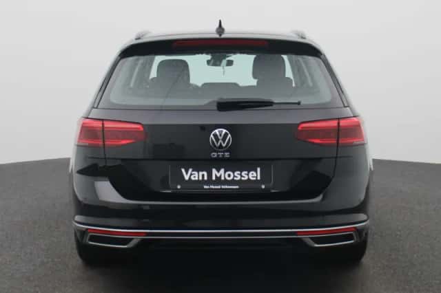 Volkswagen Passat (2022) thumbnail 5