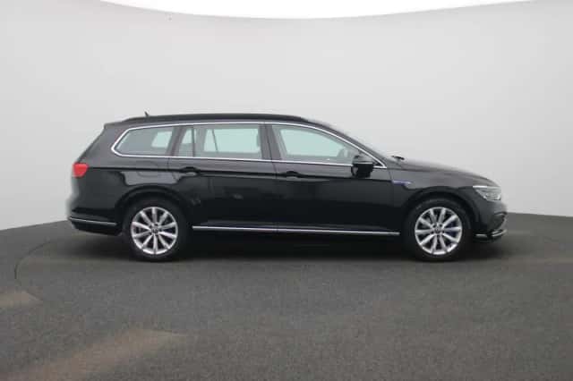Volkswagen Passat (2022) thumbnail 6