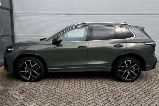 Volkswagen Tiguan (2024) thumbnail 4