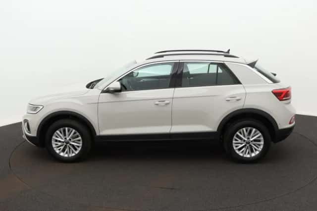 Volkswagen T-Roc (2023) thumbnail 2
