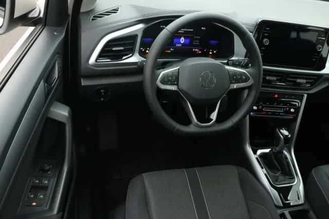 Volkswagen T-Roc (2023) thumbnail 6