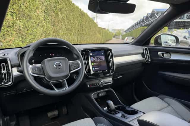 Volvo XC40 (2022) thumbnail 2