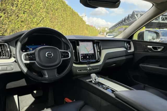 Volvo XC60 (2022) thumbnail 2