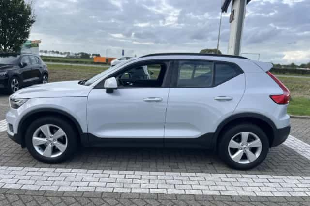 Volvo XC40 (2022) thumbnail 3