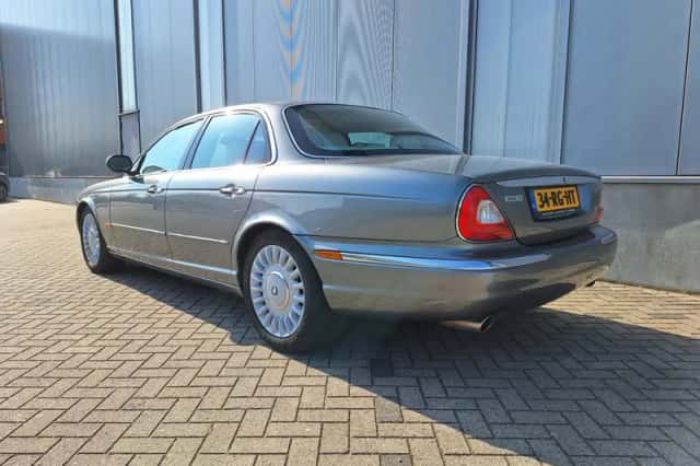 Jaguar XJ (2005) thumbnail 3