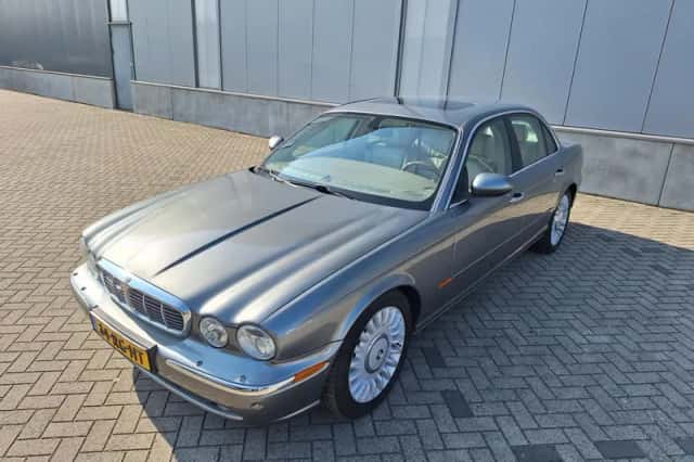 Jaguar XJ (2005) thumbnail 6