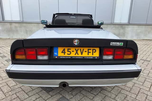 Alfa Romeo Spider (1987) thumbnail 4