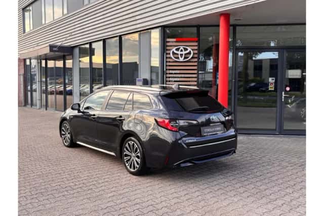 Toyota Corolla (2021) thumbnail 2