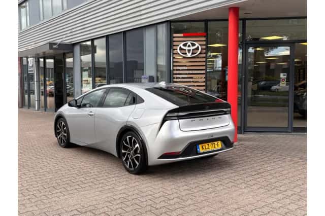 Toyota Prius (2024) thumbnail 2