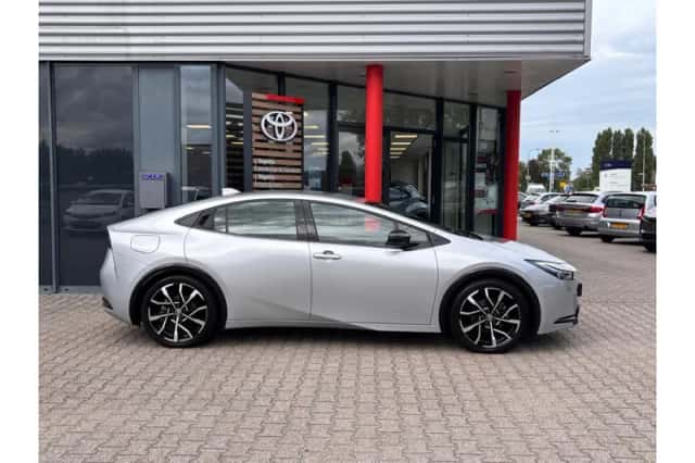 Toyota Prius (2024) thumbnail 4
