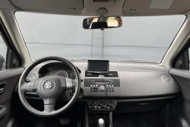 Suzuki Swift (2007) thumbnail 2