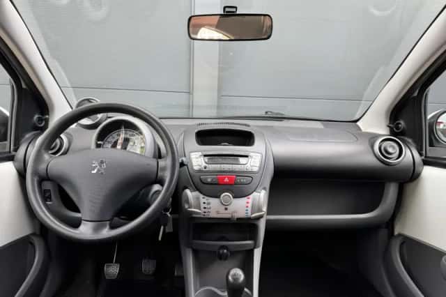 Peugeot 107 (2011) thumbnail 2