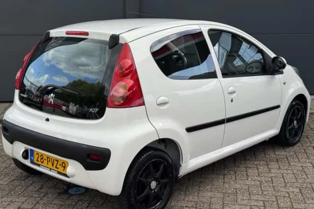 Peugeot 107 (2011) thumbnail 3