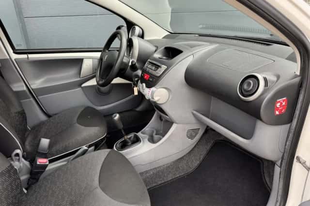 Peugeot 107 (2011) thumbnail 4