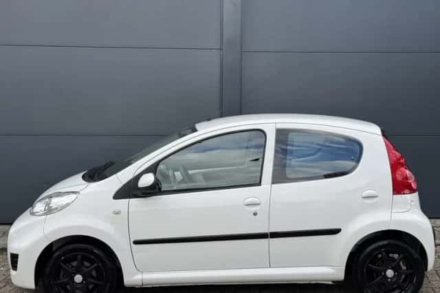 Peugeot 107 (2011) thumbnail 5