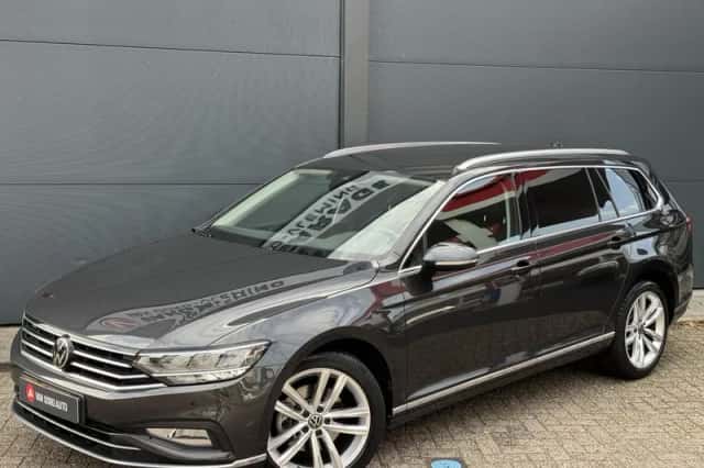 Volkswagen Passat (2022) thumbnail 1