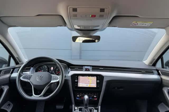 Volkswagen Passat (2022) thumbnail 2