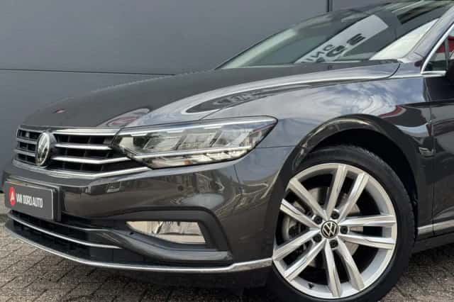 Volkswagen Passat (2022) thumbnail 4