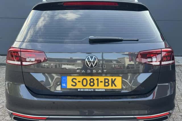 Volkswagen Passat (2022) thumbnail 6