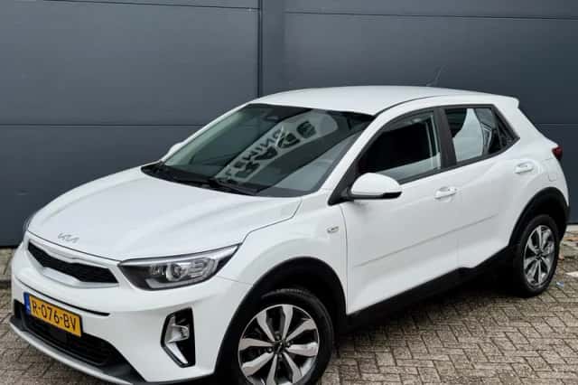 Kia Stonic (2022) thumbnail 1