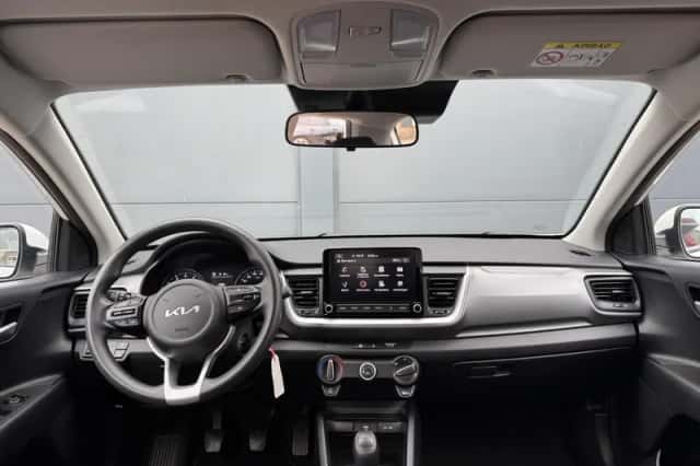 Kia Stonic (2022) thumbnail 2