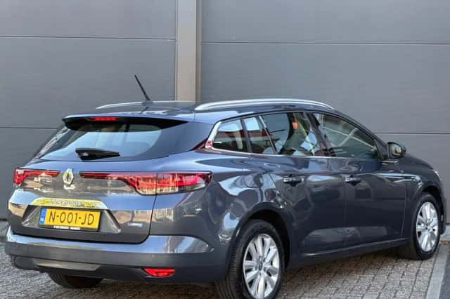 Renault Mégane E-Tech (2021) thumbnail 3